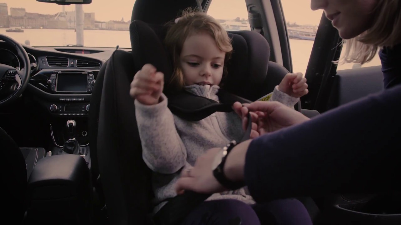 Securizarea copilului in scaunul auto Minikid 2.0