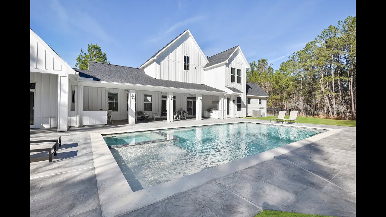 Beautiful Modern Farmhouse!  29700 Equestrian Dr , Waller Tx