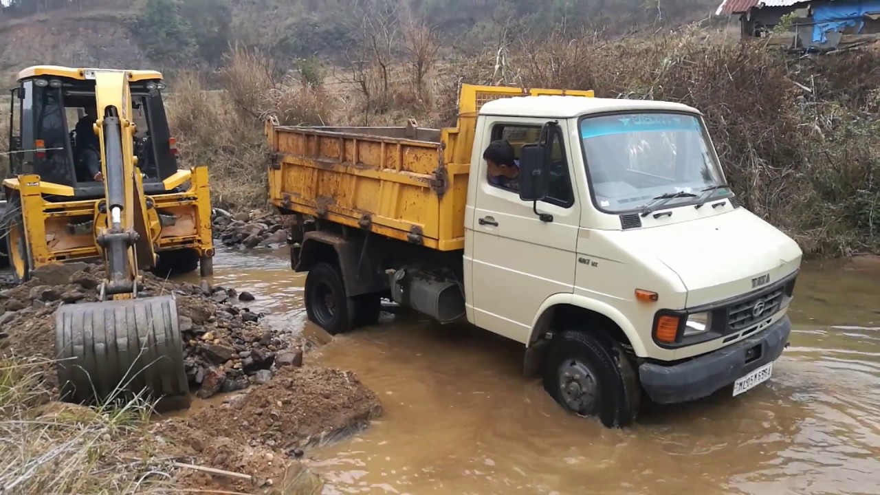 jcb 3dx super loading sand to a dump truck
