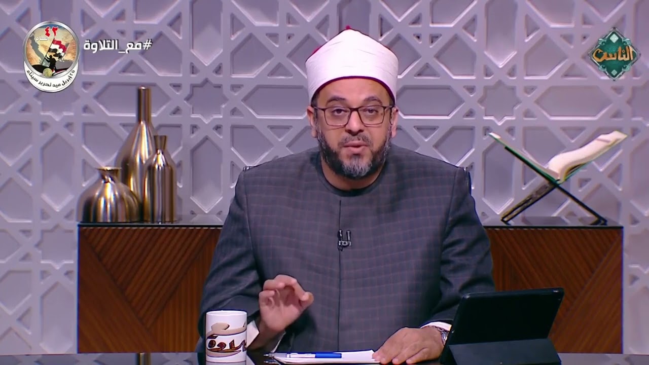 الشيخ أحمد منصور يُصحح نطق حروف المد بتجربة عملية لتلاوة أحد المتابعين