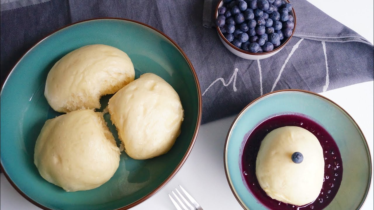 Hefeklöße / Dampfnudeln mit Heidelbeeren - einfach selbst gemacht - Rezept wie von Oma