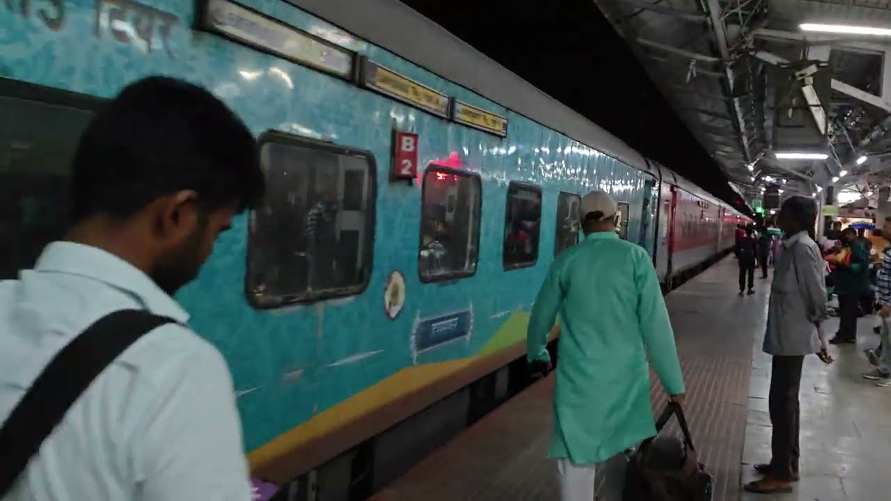 16382 CAPE PUNE EXPRESS ARRIVING COIMBATORE #indianrailways #viralvideo