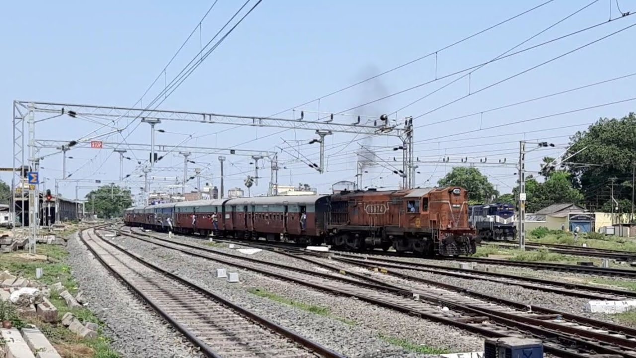 Rampurhat Gaya Passenger arriving after negotiating Curve with heavy Smoking of Jamalpur WDM3A