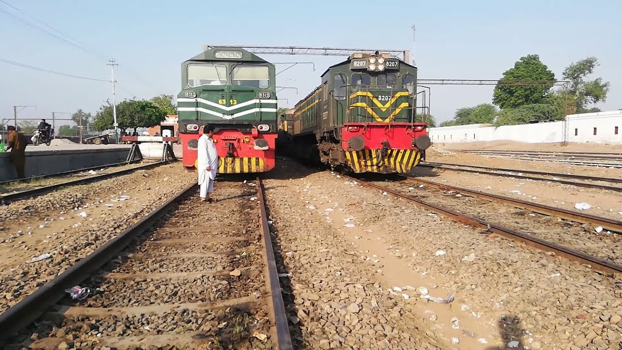 Fastest Train Pakistan Express 45Up departure from Khanewal Junction Station Pakistan Railways