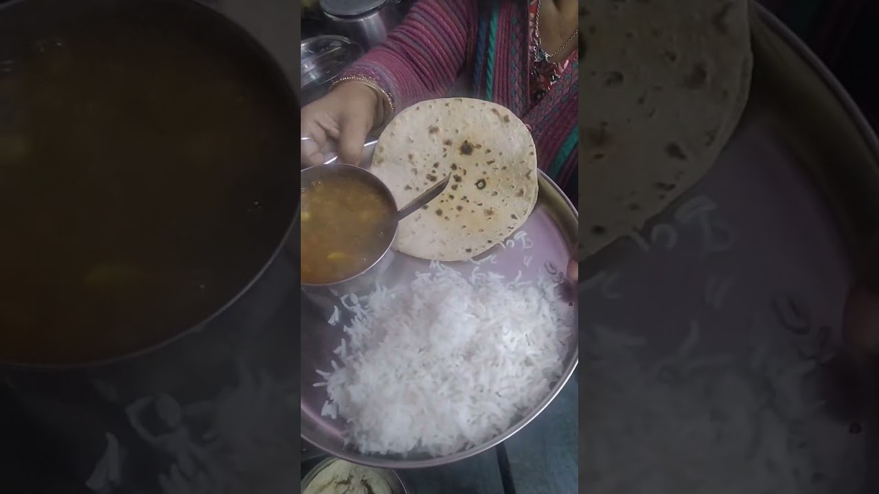 छोले की सब्जी गरम गरम चावल औररोटियां के साथ#short#fooodi#maa ki rasoi#testyfood#veg food #khana