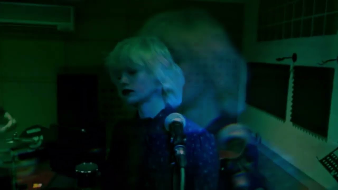 Crystal Castles - Kept original version || Letra