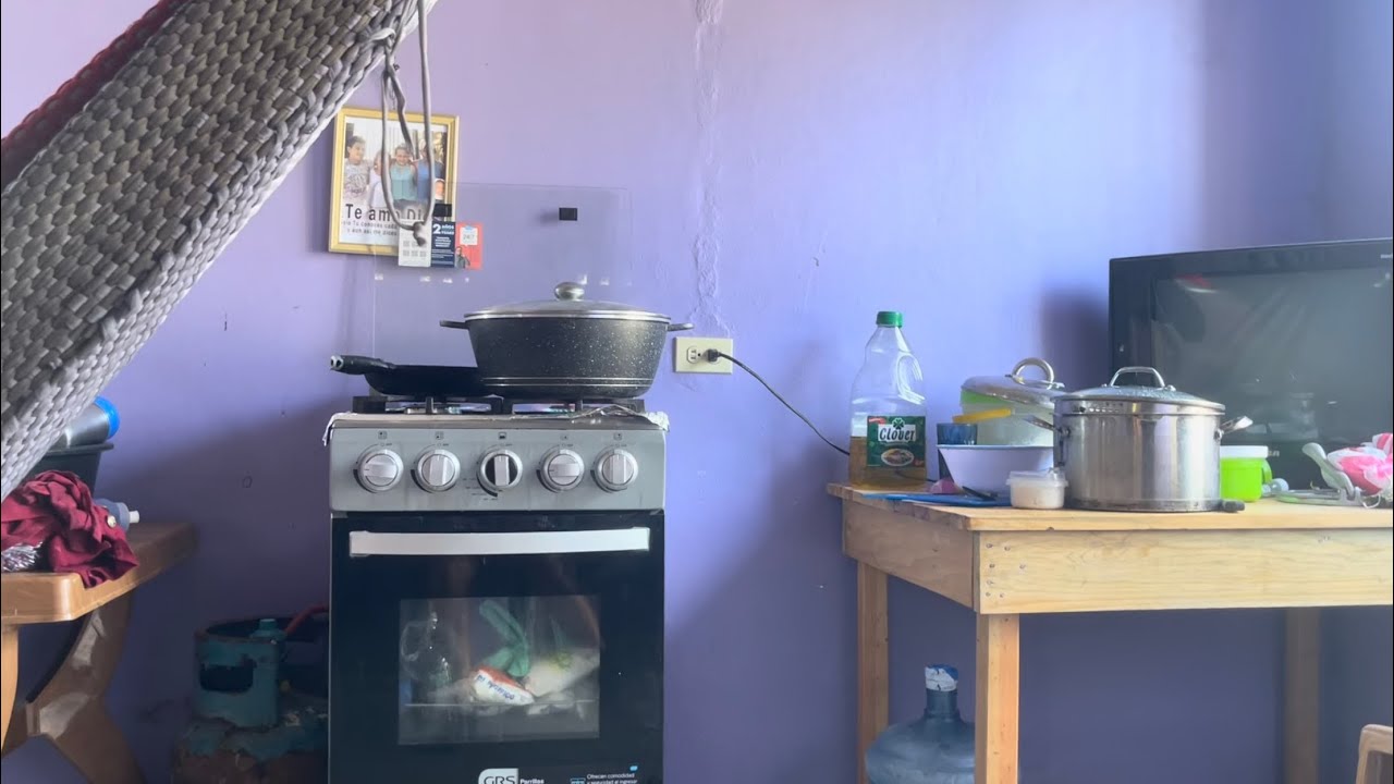 Cocinando algo Rico en la Casa de Mauda