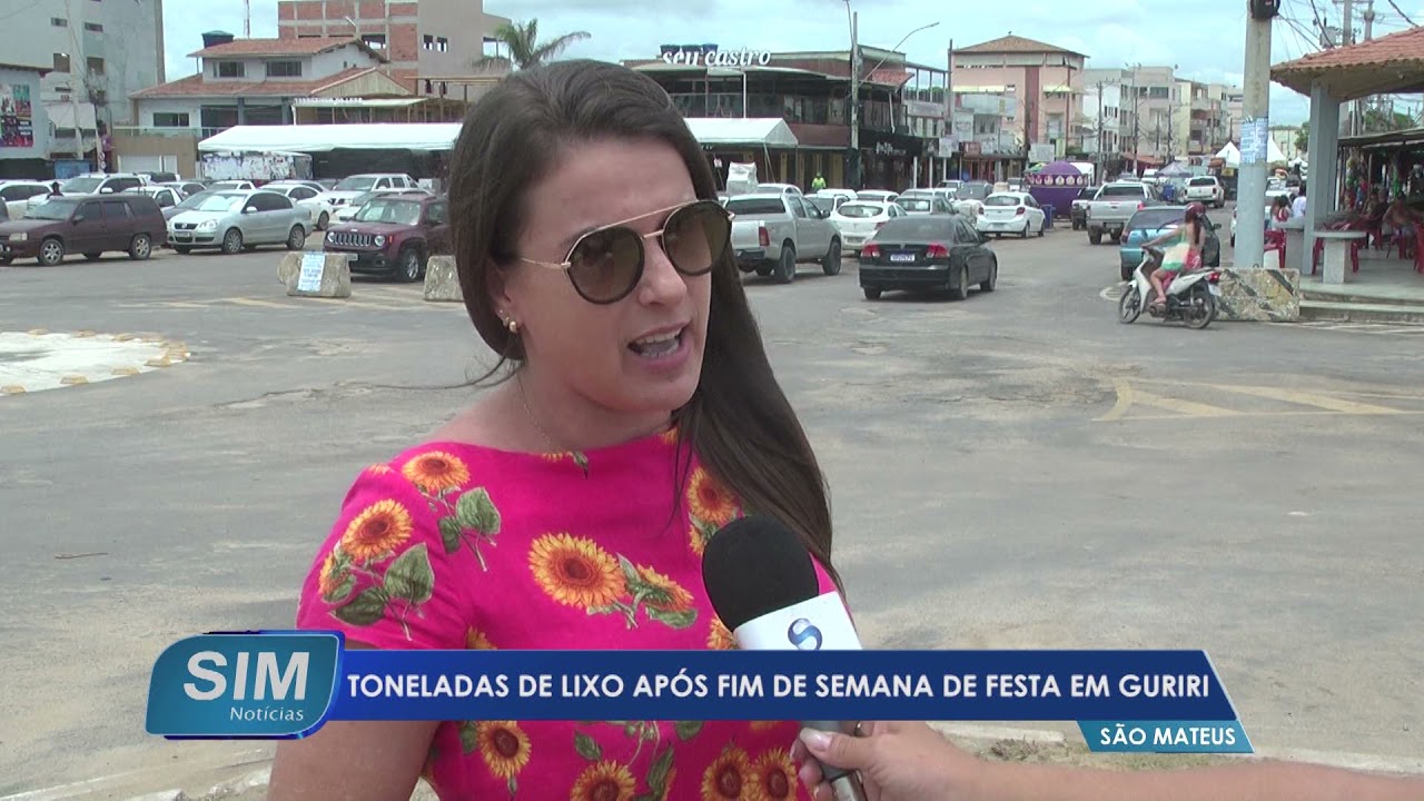 Toneladas de lixo após final de semana de festas em Guriri