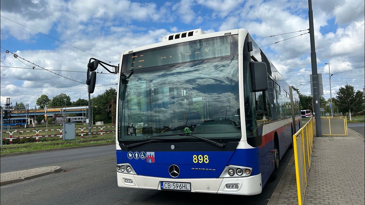 Kompilacja otwierania i zamykania drzwi w autobusach 