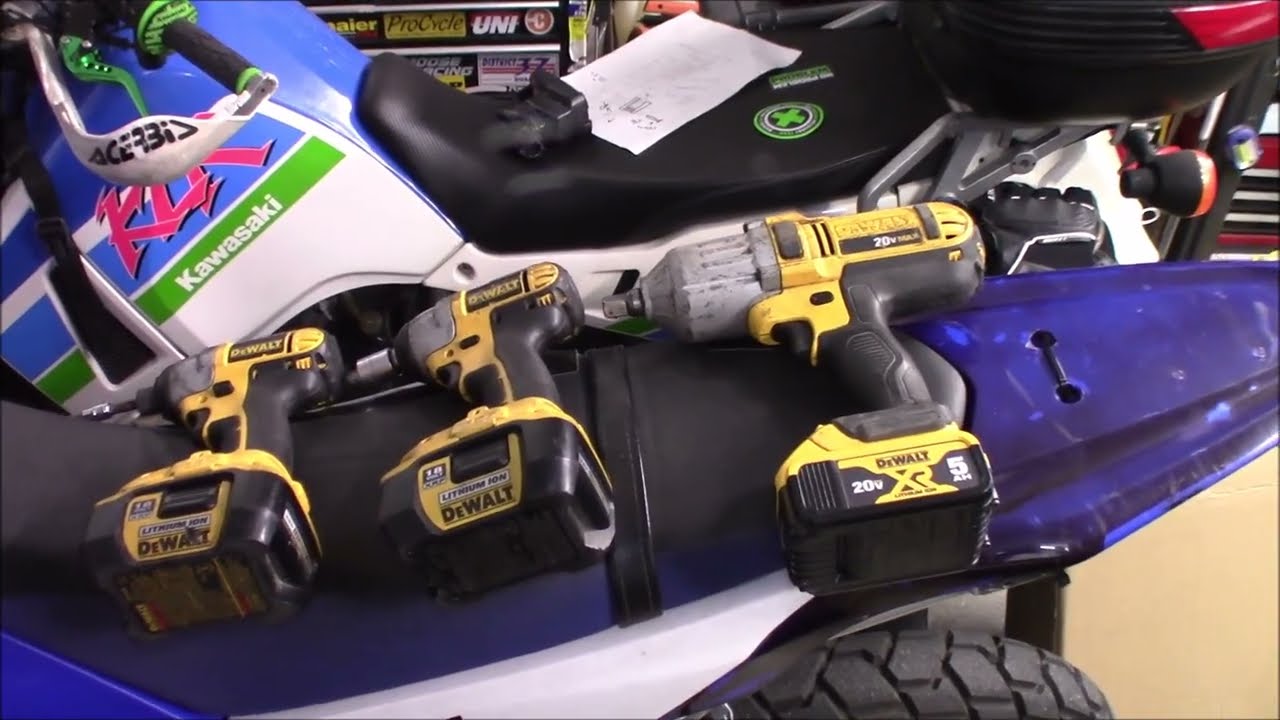 HadesOmega Moto Garage: демонстрация ударного гайковерта Dewalt