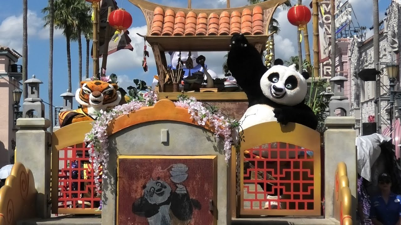 Mega Movie Parade at Universal Studios Orlando (Full)