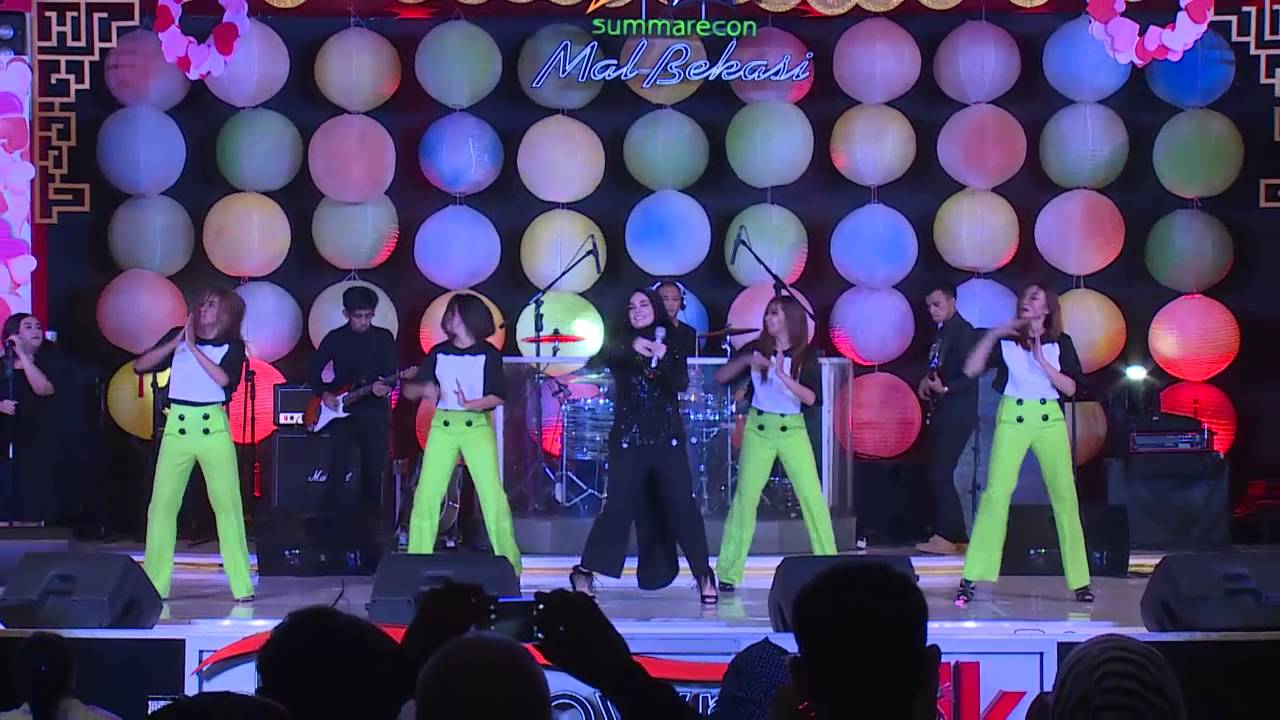 Summarecon Mal Bekasi - DEWI SANDRA Live Performance #SatuUntukSelamanya