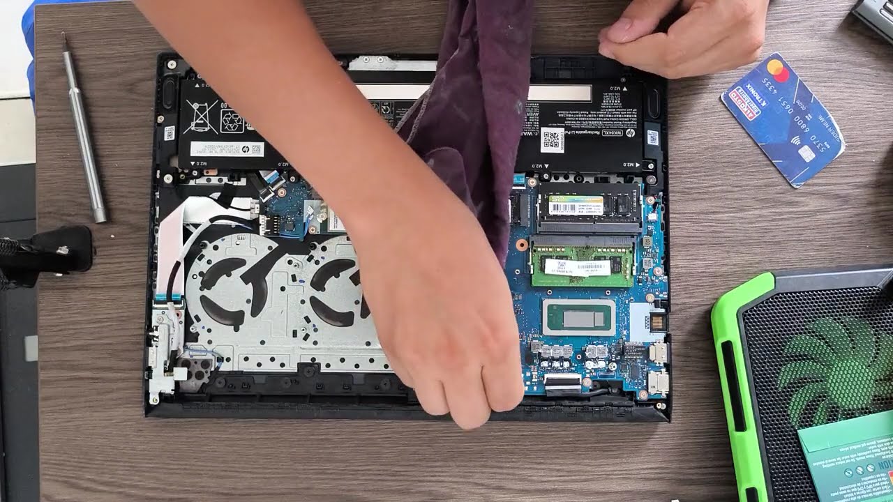 Como desarmar y hacer mantenimiento a portátil HP VICTUS MT7921