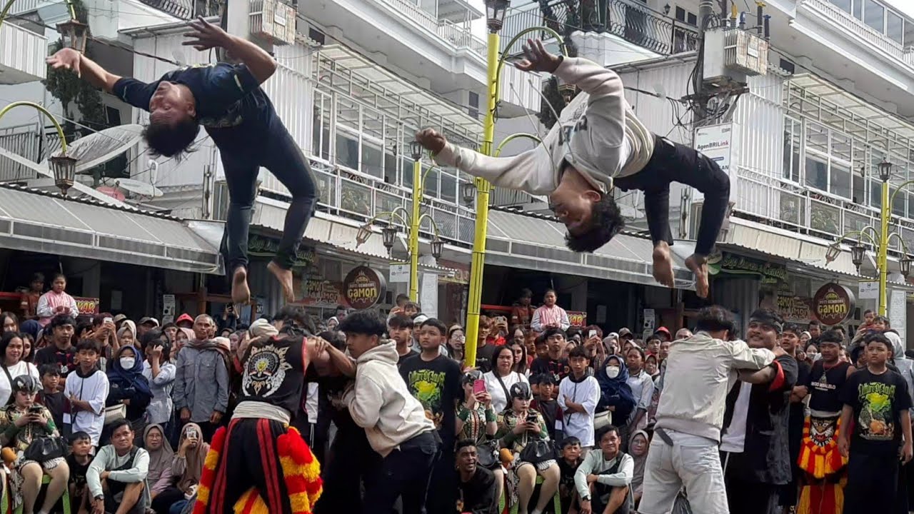 Merinding Gemparkan Larungan Telaga Sarangan Magetan❗Skill Atraksi Salto Bujang Ganong Reog Ponorogo