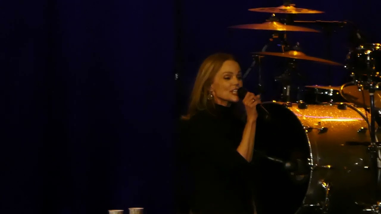 Belinda Carlisle - Heaven Is A Place On Earth (Saban Theater, Beverly Hills CA 10/27/22)