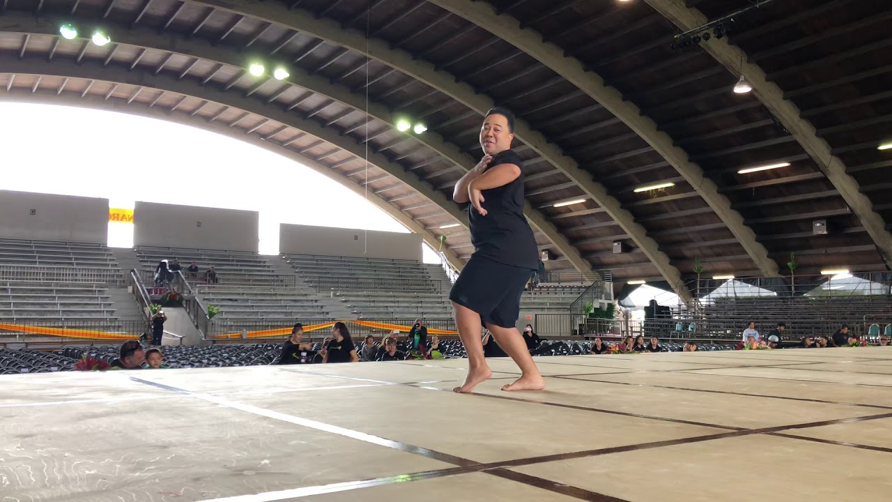 Kalani Pe'a & Kumu Hula Kaui Kamanao - Ku'u Poli'ahu (Merrie Monarch Rehearsals)