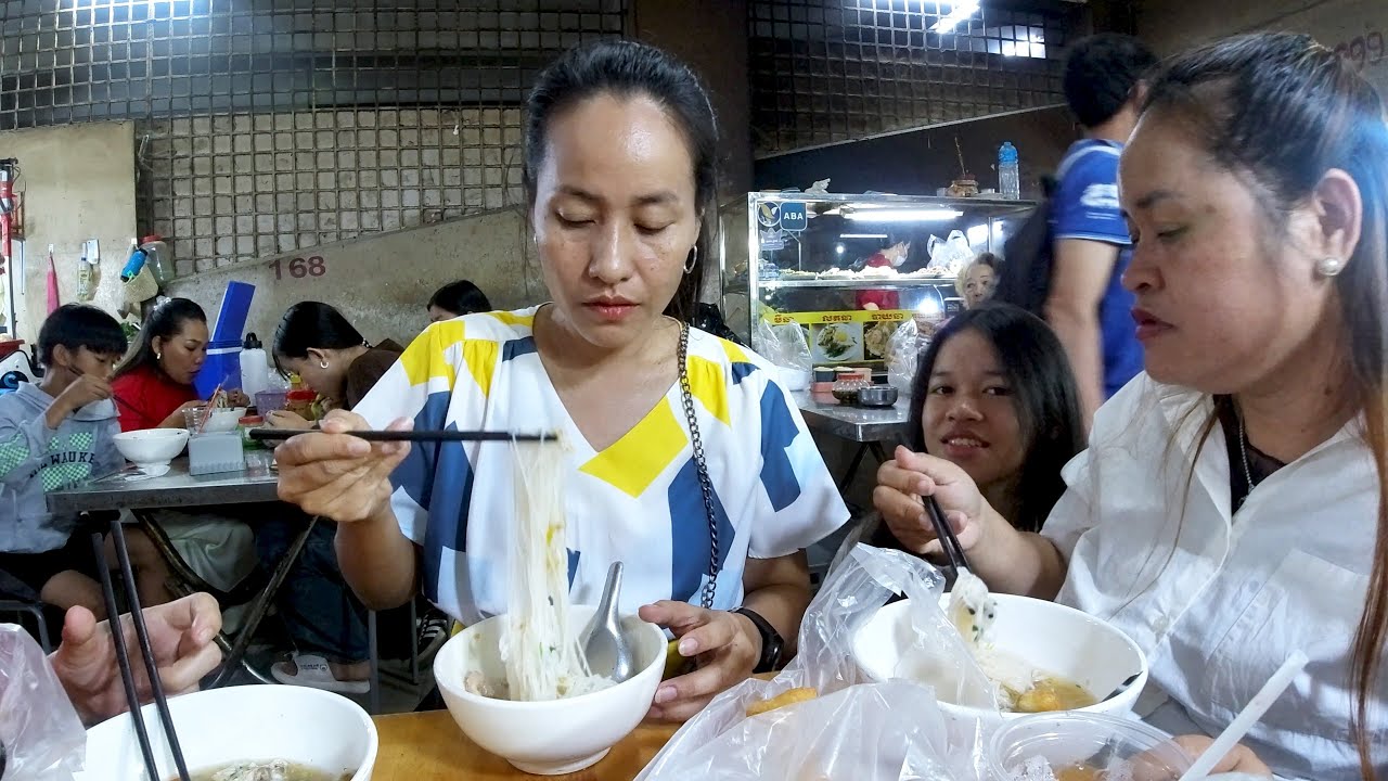 Breakfast & Market Food @ Psar Stoeung Meanchey Thmei - Noodles Soup, & More