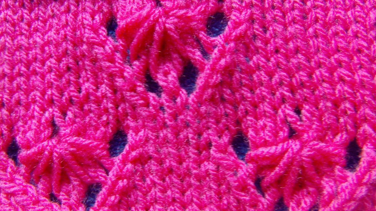 WZORY NA DRUTACH-KNITTING STITCH--AZUR Z PRZECIAGNIETA NITKA.