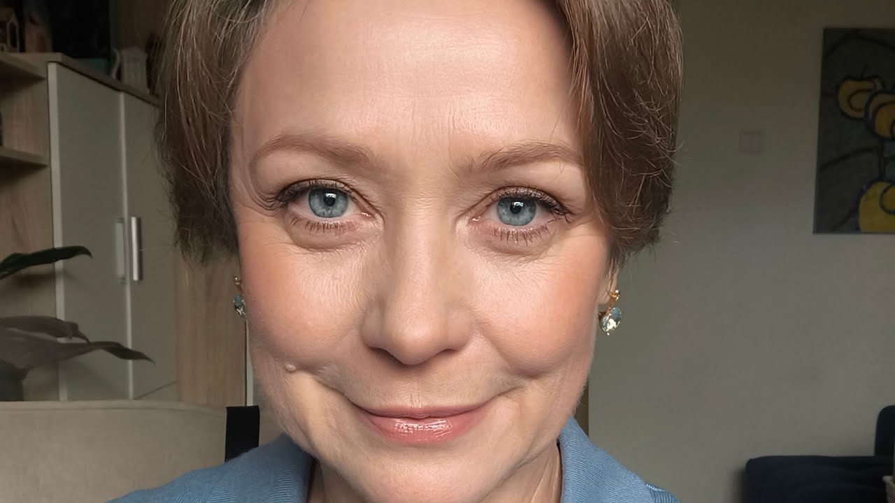 Макияж за 10 минут с новой декоративной косметикой Hyaluronic Makeup от FABERLIC