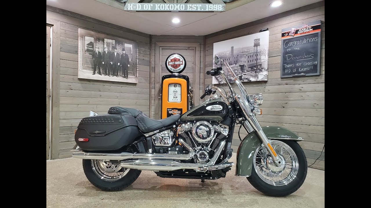 2021 Harley-Davidson Softail Heritage Classic FLHC-Deadwood Green/Vivid Black.
