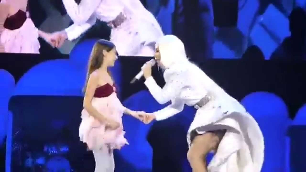 LADY GAGA WITH MY DAUGHTER ARABELLA-MOHEGAN SUN 5/10/2014**Gypsy