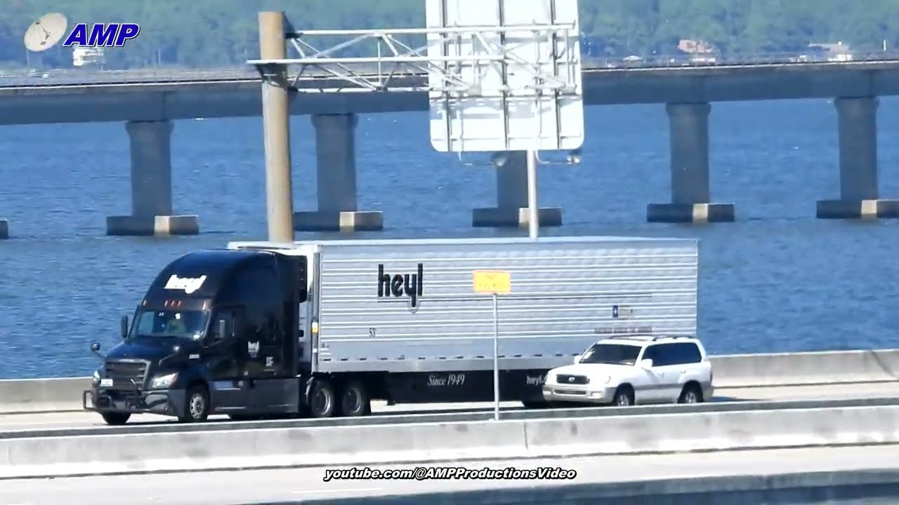 Black Freightliner Cascadia Heyl | Truck Spotting 100623