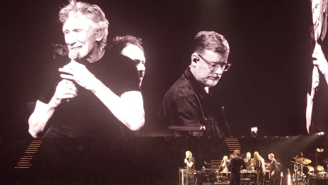 Roger Waters - Live Concert  (The Bar)