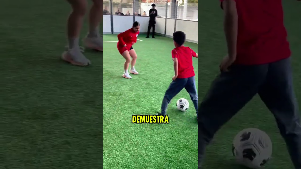 &iexcl;Este ni&ntilde;o de 9 a&ntilde;os sorprendi&oacute; a una futbolista profesional! ⚽😱 #shorts #shortsvideo