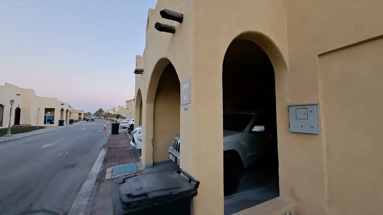 SAS-Z8_47 4br Maid Duplex big Backyard