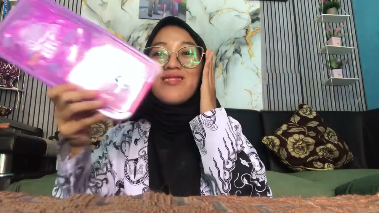 Unboxing gift hari guru 