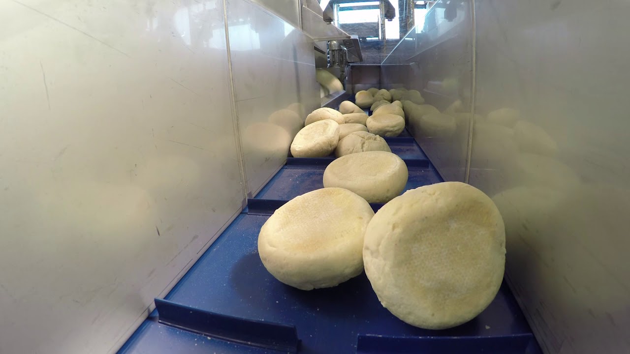 Bread packaging line with tumble box filling