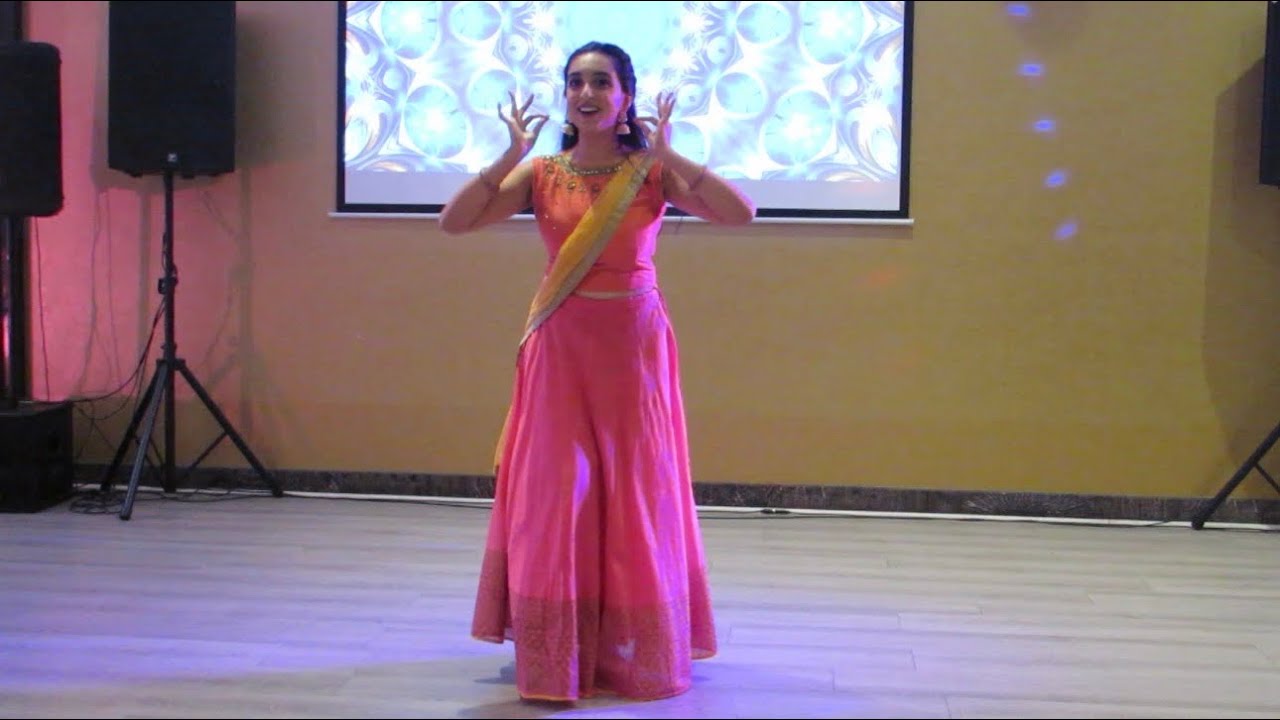 MADHURI DIXIT MEDLEY | Ek Do Teen | Badi Mushkil | Chane Ke Khet Mein | Ghagra 