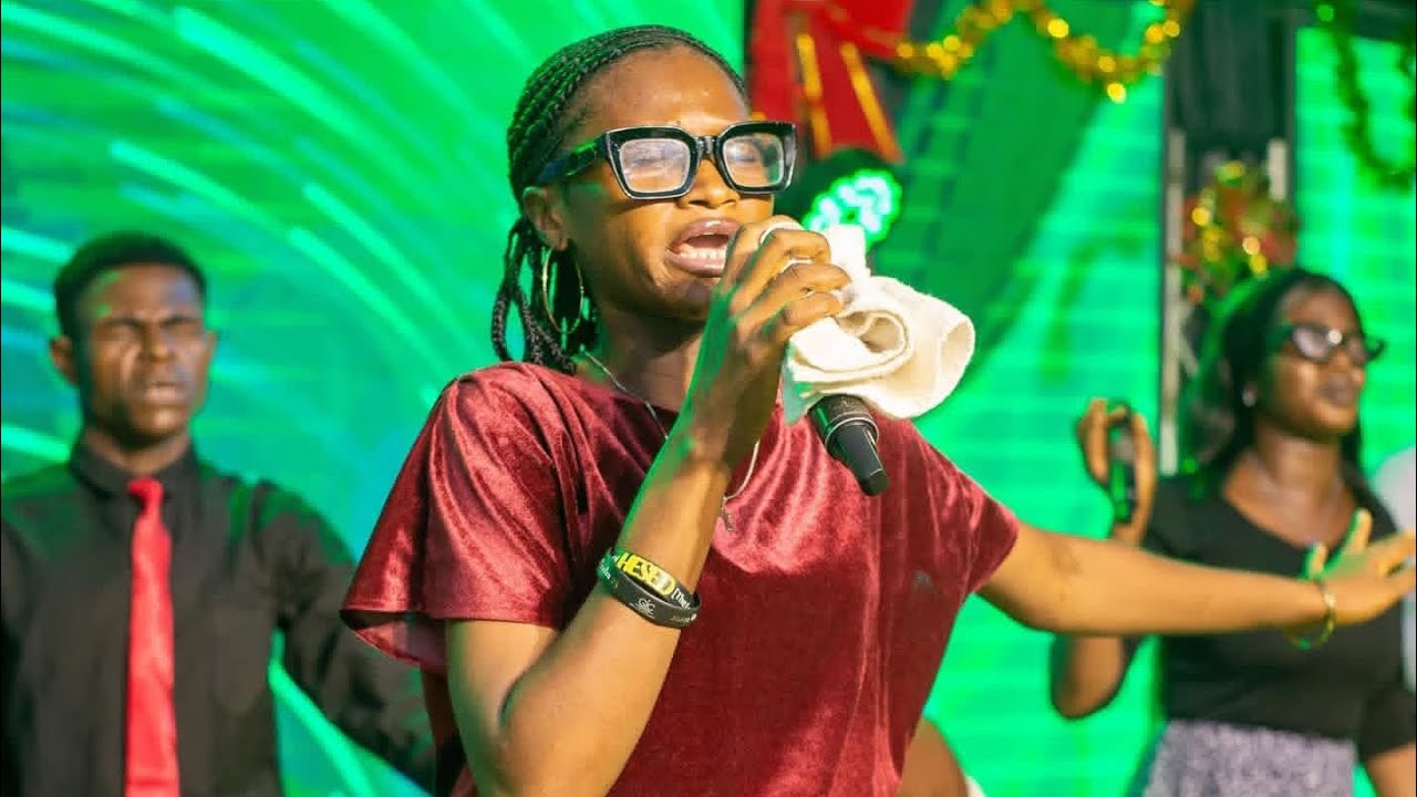 Oh Glorious God 🔥 | Min Cheebuzor brings down the glory of God @gicchoba 