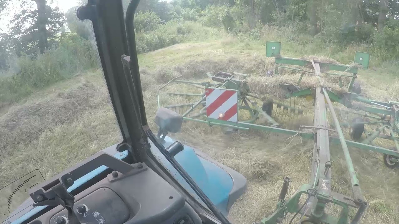 POV Schwaden mit einem New Holland TS100 und Stoll Schwader