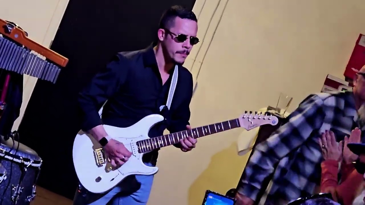 13. Chain of Fools, feat Amber Guzman covered by The Mixx PAMMA JAMMA'S BIRTHDAY BASH,  @ DEJA BLUE