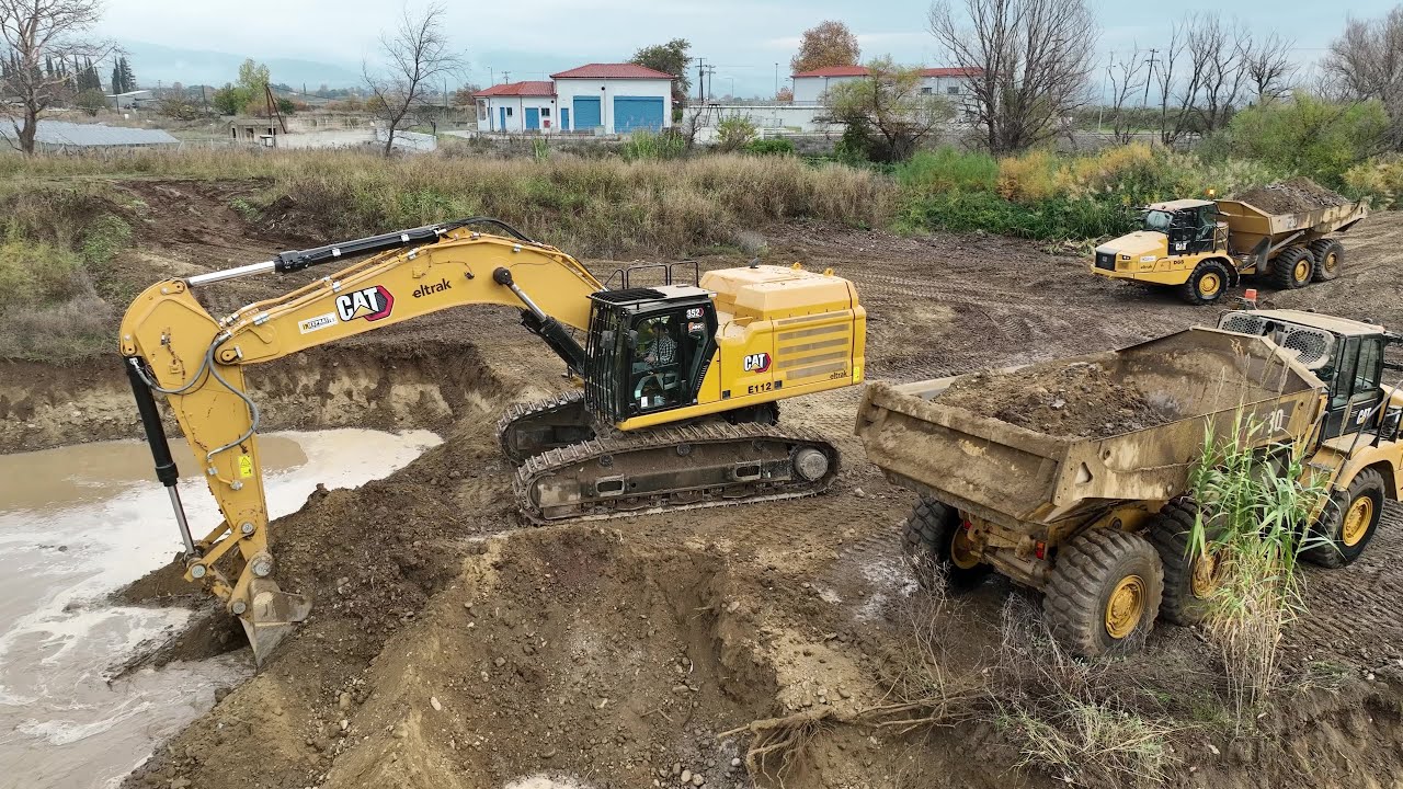 Brand New Cat 352 Excavator & 730 Articulated Trucks Widening The River Bed - Interkat SA - 4k