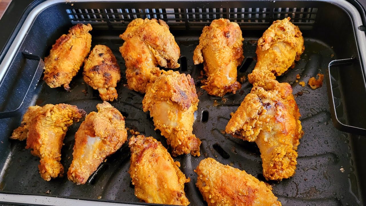 Аэрофритюрница с куриными крылышками Gourmia Foodstation 5-в-1, бездымный гриль и аэрофритюрница