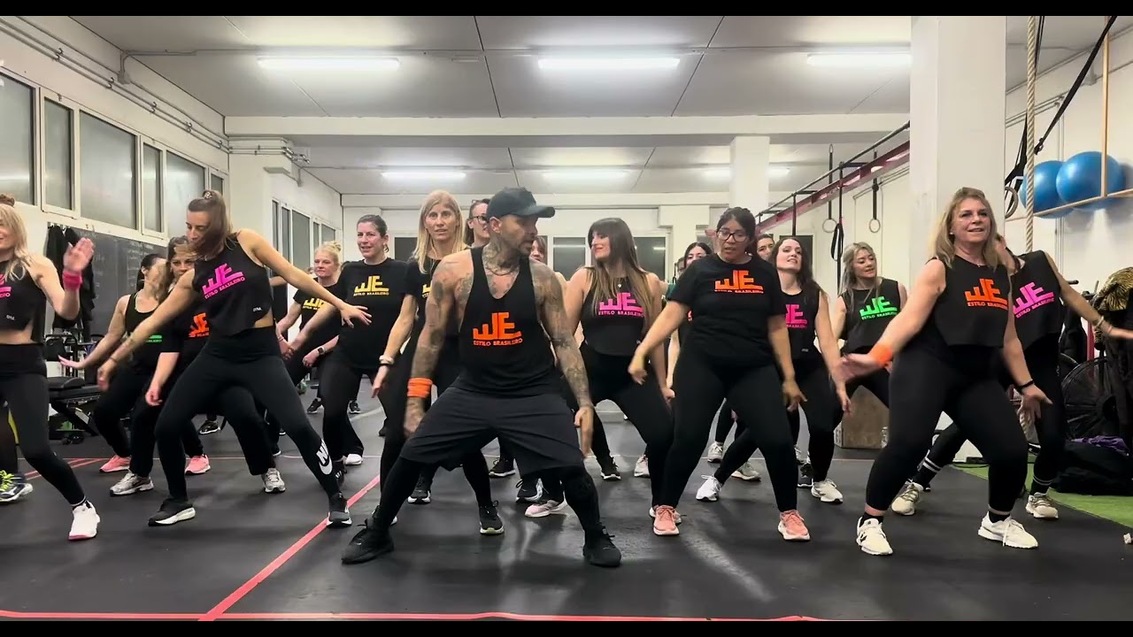 DESLIZA  By Leo Santana - MELODY COREOGRAFIA- William Estudante - ZUMBA 