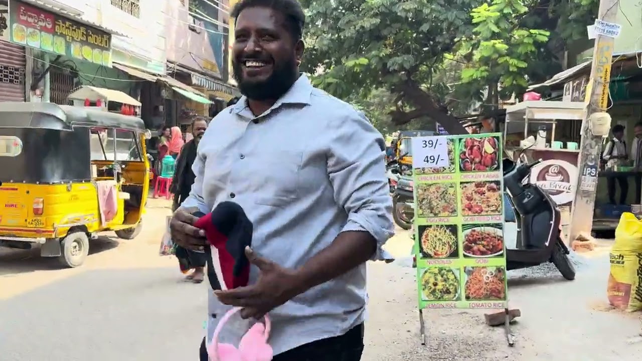 చలికి చెవులుకేసుకుండేవి తీసుకోండి#telugu #prank #viral#video #sattiatpwala