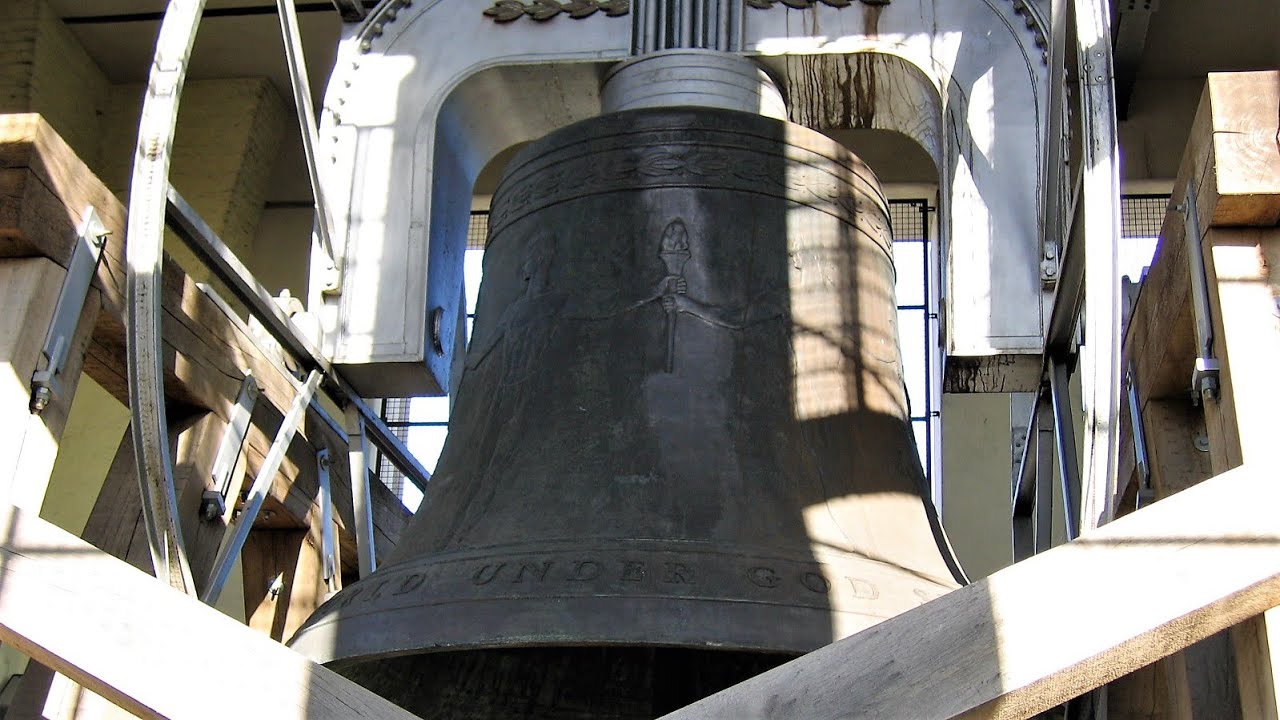 Berlin-Schöneberg Rathaus Freiheitsglocke e° in gesprungenem Zustand