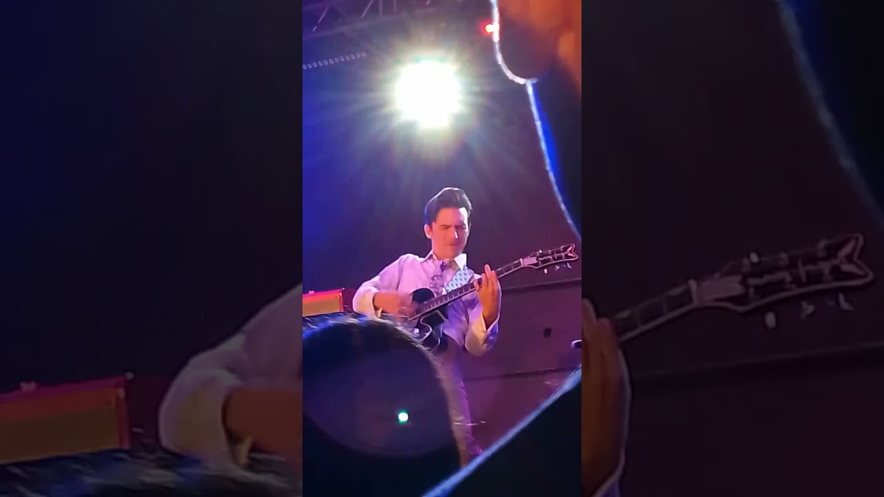 Drake Bell performs Drake and Josh Theme song I found a way 7 19 2025.