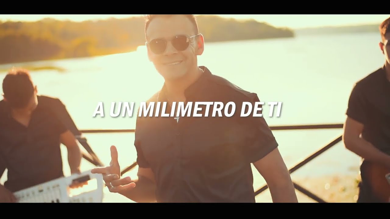 A UN MILIMETRO DE TI /  PABLO Y SU GRUPO & BANDA RAINHA MUSICAL