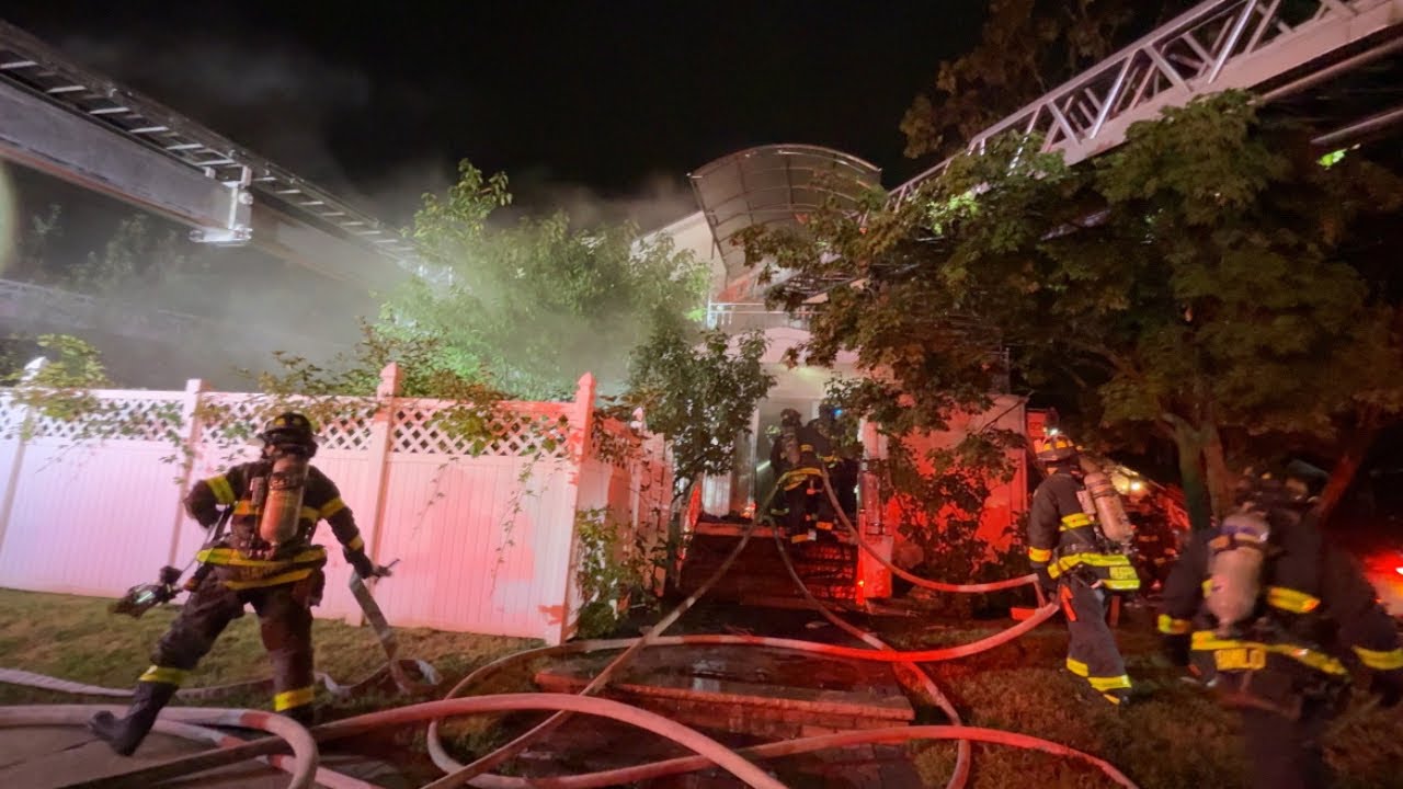 **EARLY ARRIVAL 2ND ALARM** FDNY Operating at queens 2nd alarm 6648 for a house fire