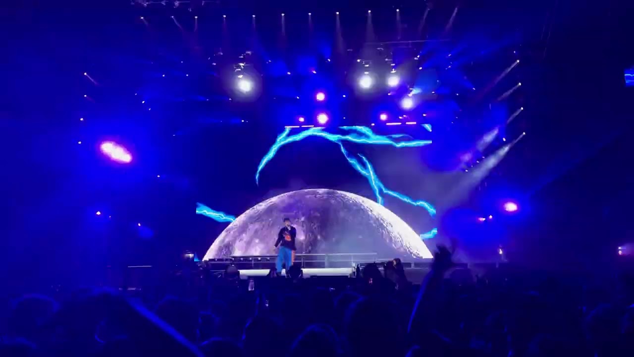 VUELTA A LA LUNA - YSY A - EN VIVO FIESTA DE LA MANZANA 2026