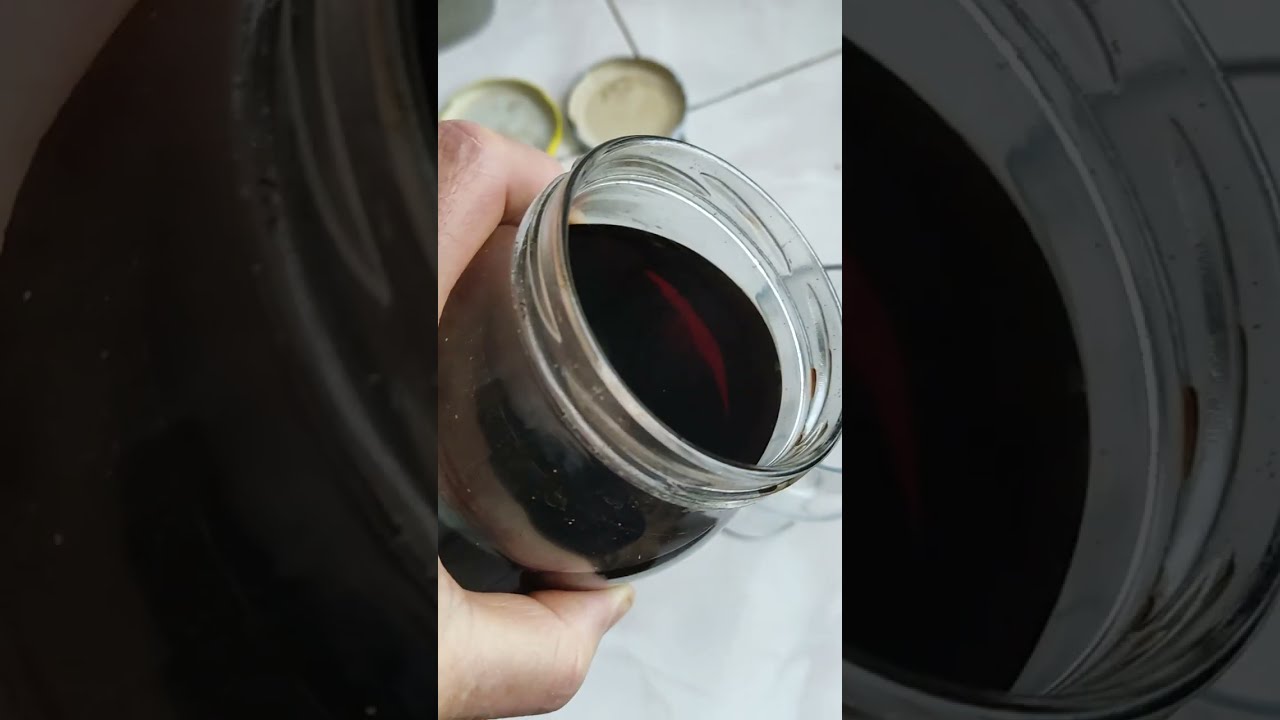 Wino z dzikiej róży po trzech latach.