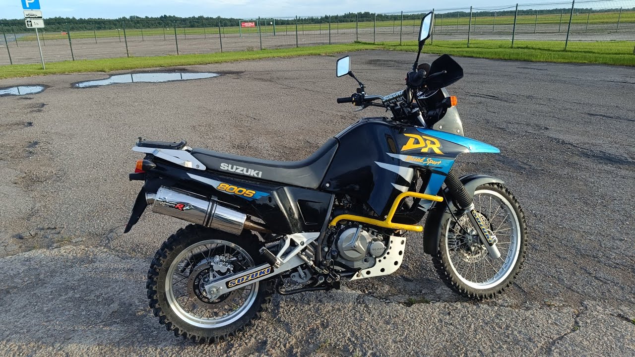 Motorcycle maintenance- Seal change, filter cleaning Suzuki DR800