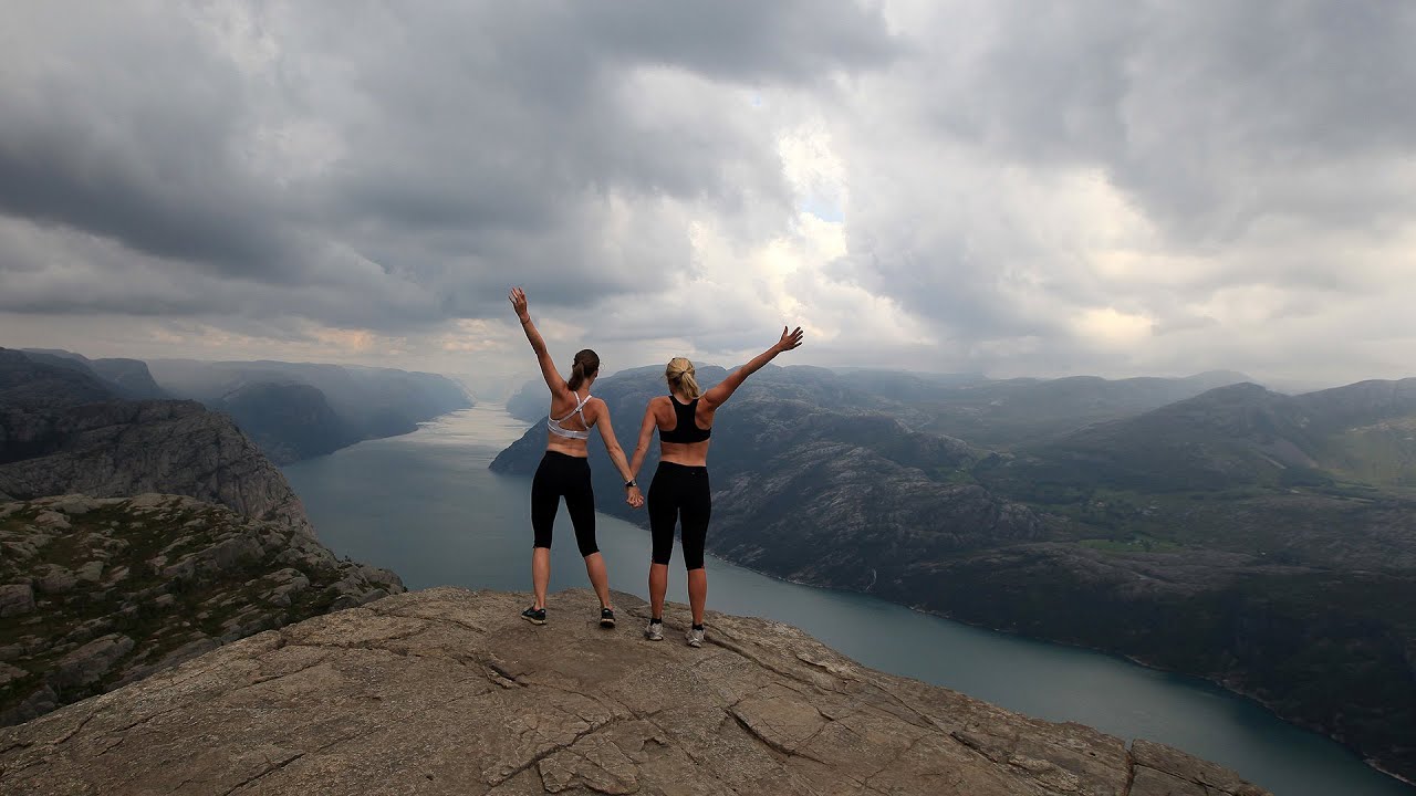 Норвегия:  Скала Preikestolen