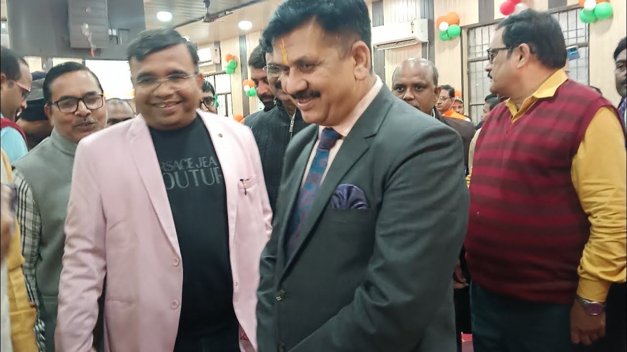 विज्ञान प्रदर्शनी जौनपुर जिला अधिकारी डॉक्टर दिनेश चंद्र जी के समक्ष