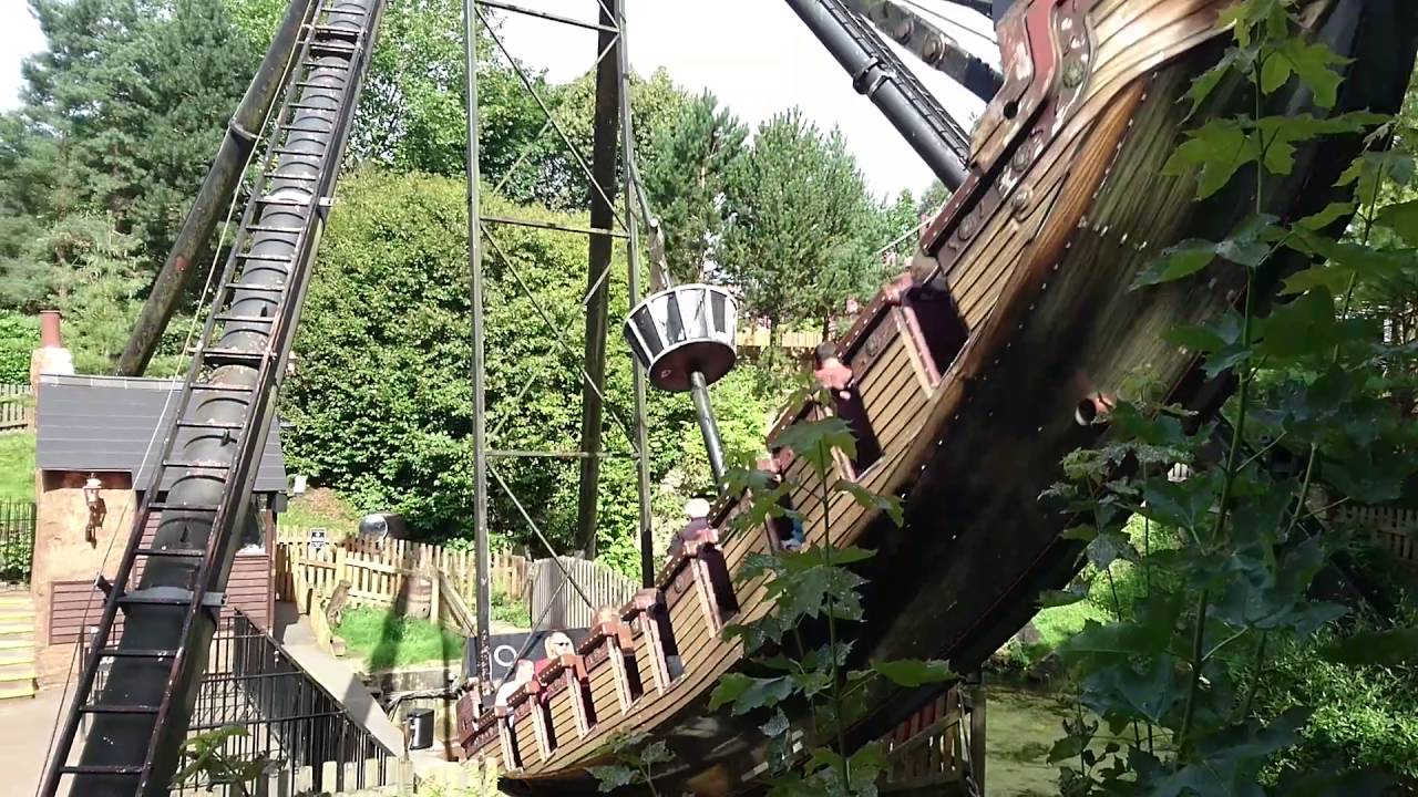 Black Baccanneer Pirate Ship Ride At Chessington World Of Adventure, 5 August 2016