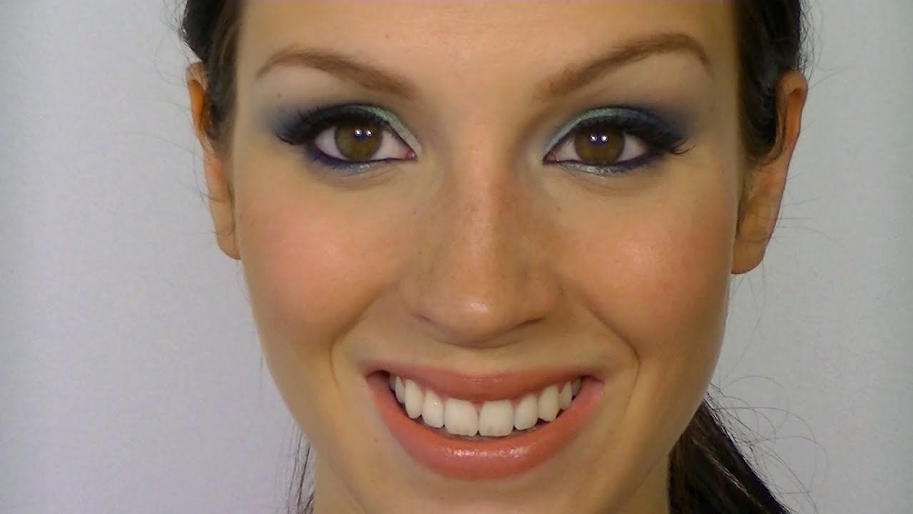 Maquillage bleu ''océan''